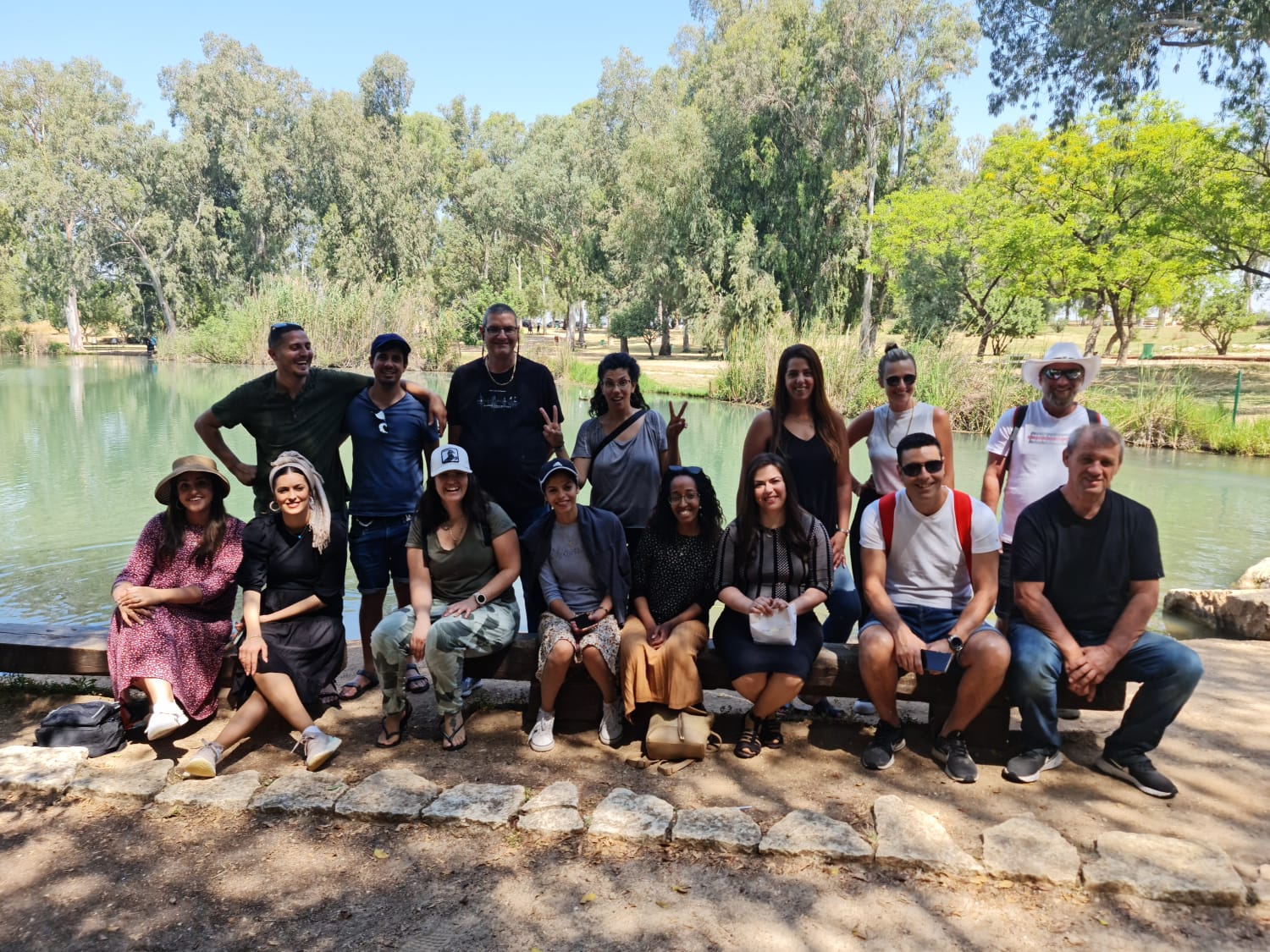 צוות על בטוח ביום גיבוש