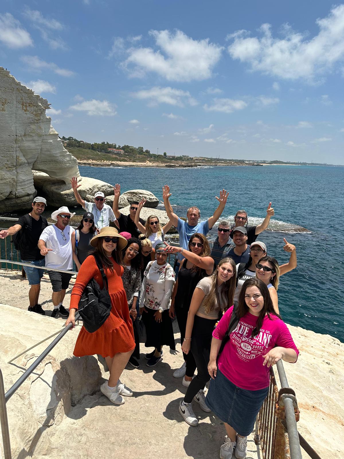 צוות על בטוח ביום גיבוש